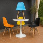 VALDIVIA LD27 Round Table + 4 Eames Chairs (Mixed Colours)