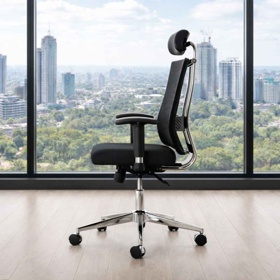 Extreme Side View - Heavy Duty Base Extreme side view of the EOFC400 chair highlighting the metallic 5-star base and dual caster wheels.